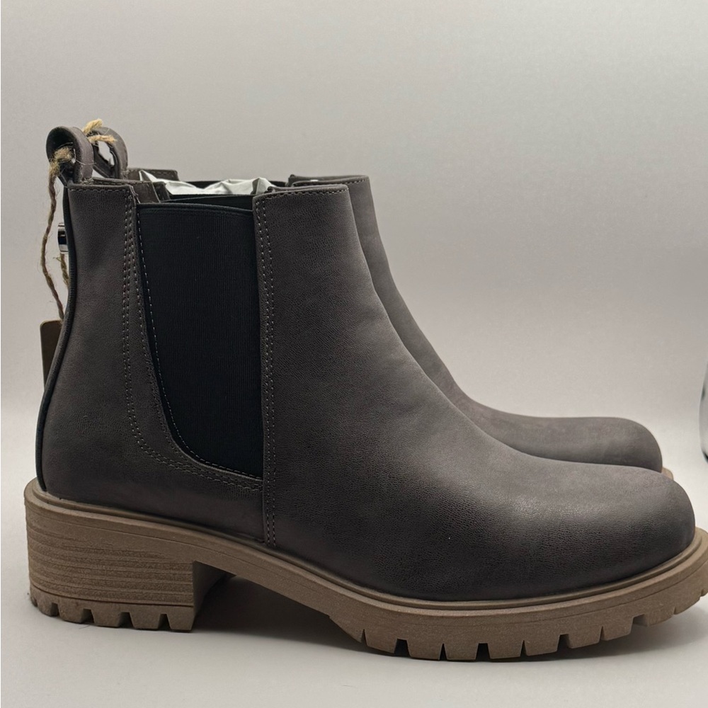 Seven7 Billie boots NIB size 8